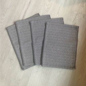 Set of 4 Woven Black and White Placemats with Modern Diamond Geometric Pattern